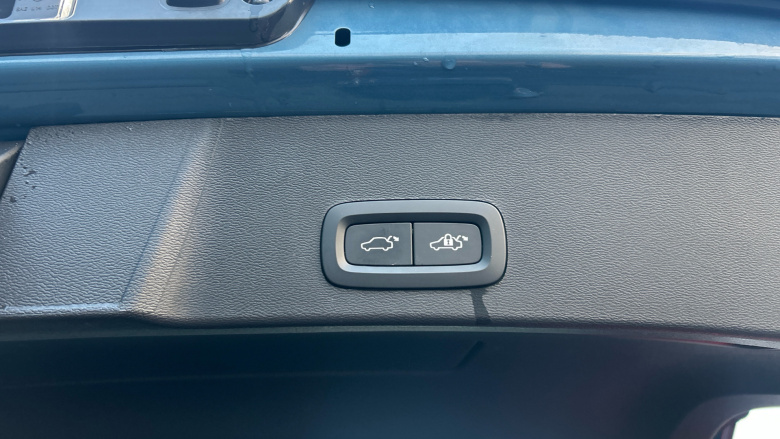 Volvo Xc40 1.5 T4 Recharge PHEV Plus Dark 5dr Auto Estate